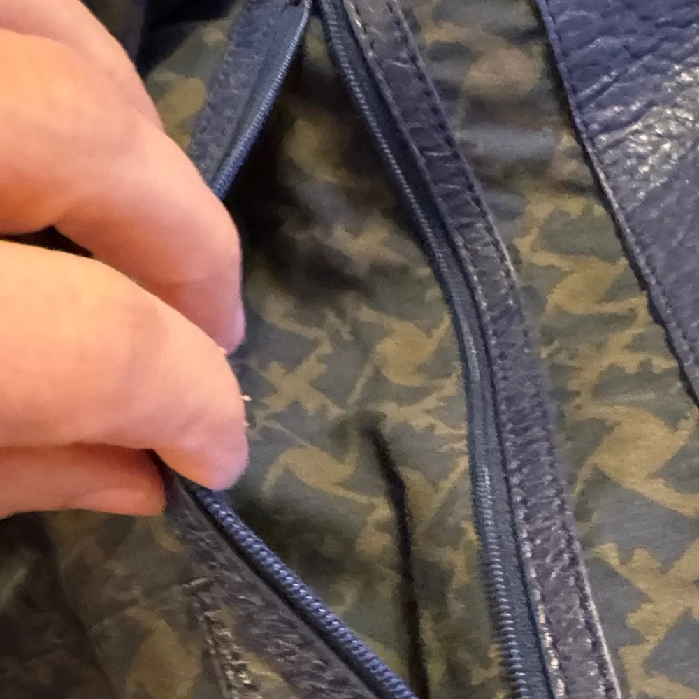 Juicy Couture Blue Tote Bag - Picture 7 of 14